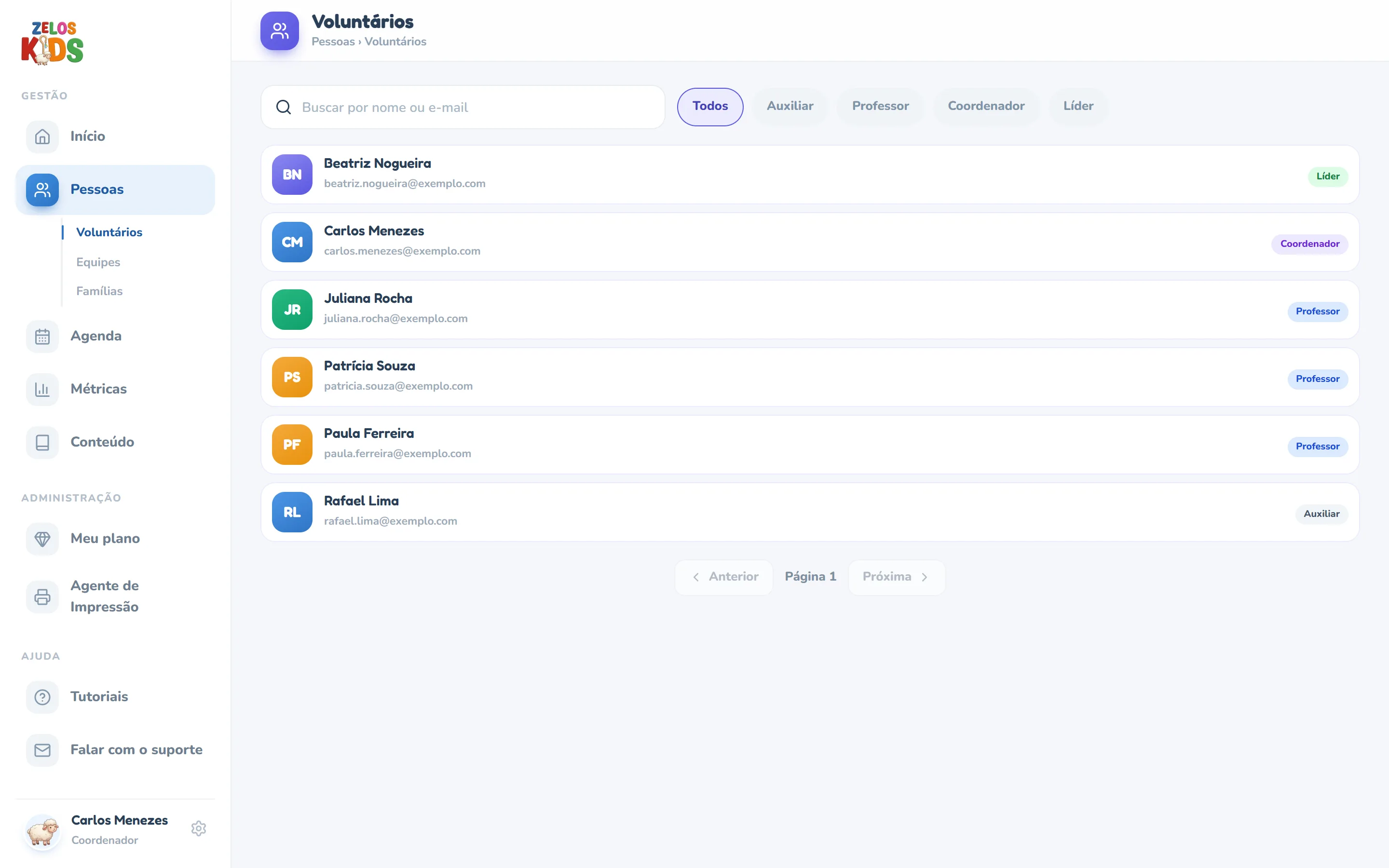 A mesma tela Voluntários vista por um coordenador: a busca, os filtros de cargo e a lista com os selos continuam, mas não há o botão Novo voluntário no topo nem os ícones de editar e excluir nas linhas.