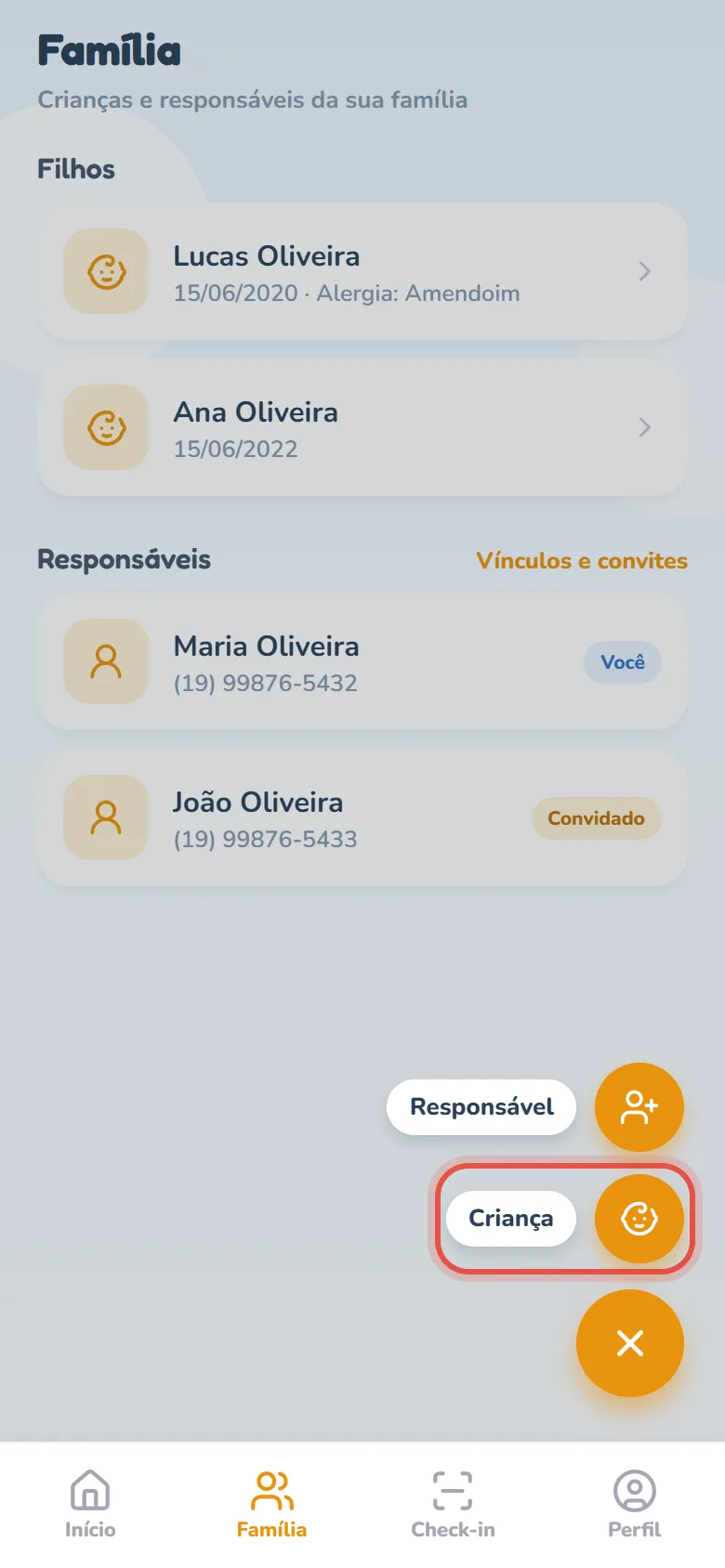 Aba Família do app, com a lista Filhos e o botão + aberto mostrando as opções Responsável e Criança.