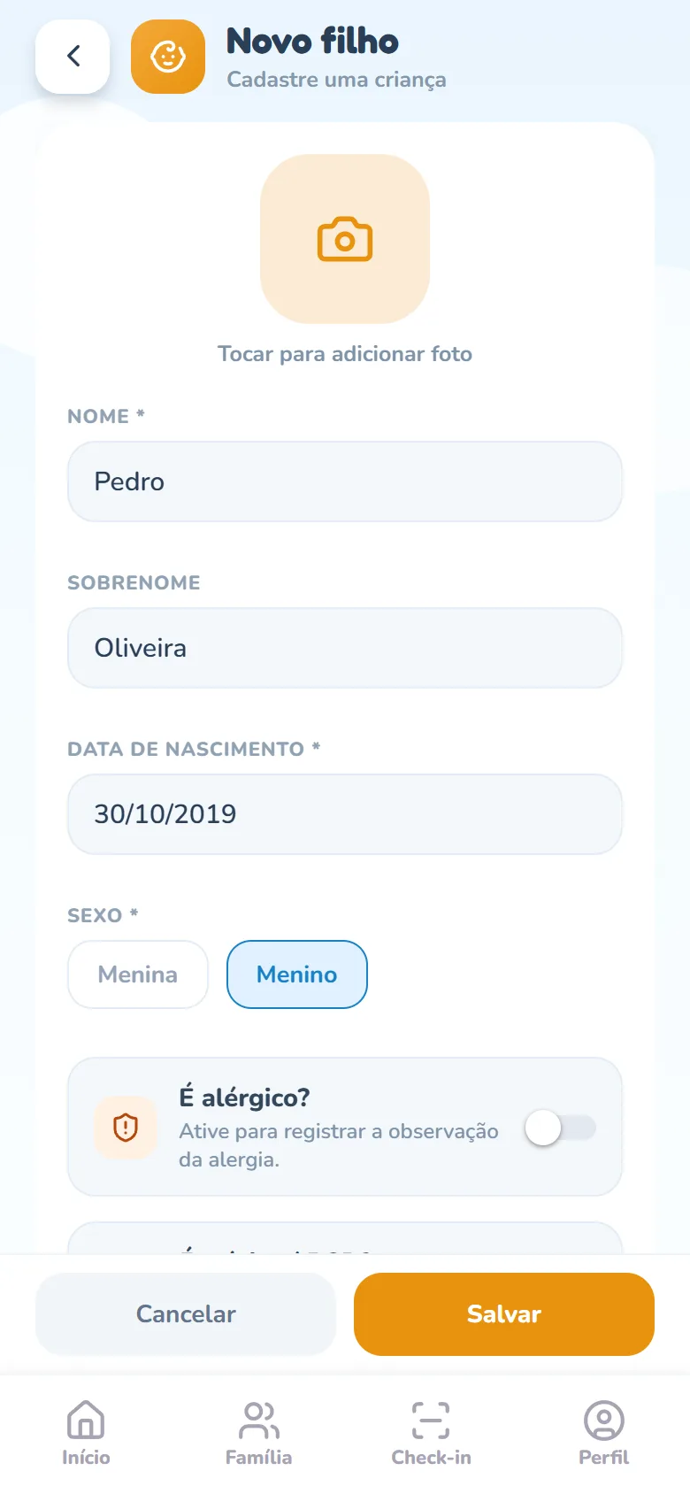 Tela Novo filho com o quadrado da foto no alto e os campos Nome, Sobrenome, Data de nascimento e Sexo preenchidos.