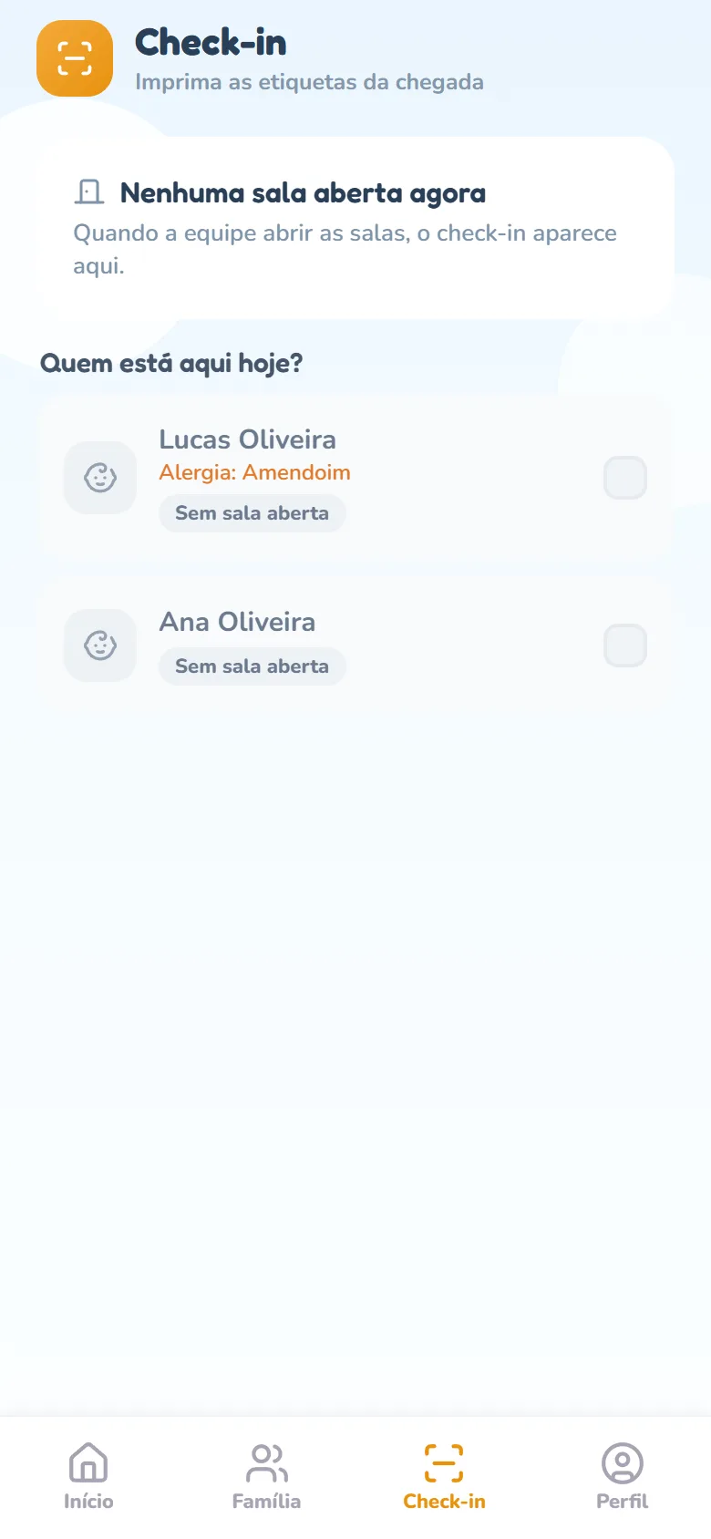 Aba Check-in mostrando o aviso Nenhuma sala aberta agora acima da lista Quem está aqui hoje?, com os filhos marcados como Sem sala aberta